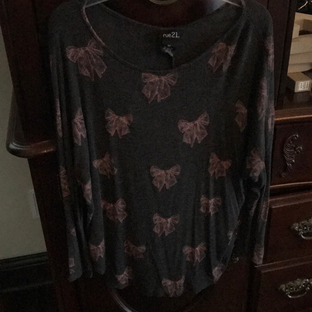 Light weight tunic top with bows